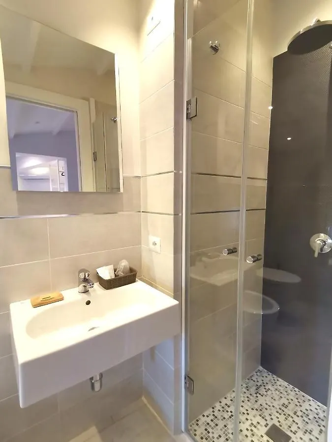 Le Metro Bed & Breakfast Carini Italy